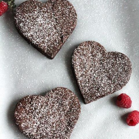 heart shaped flourlesschocolatecakes HipFoodieMom. eac